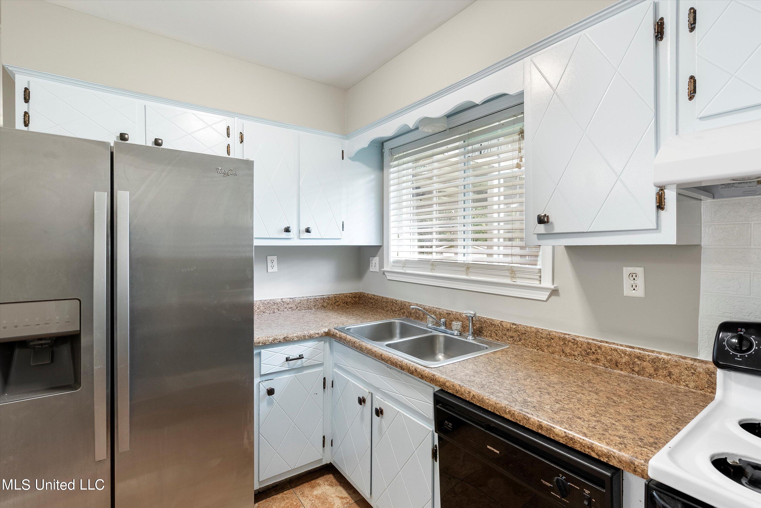 809 Old Forge Road Southaven, MS 38671 - Photo 13 of 27 Kitchen