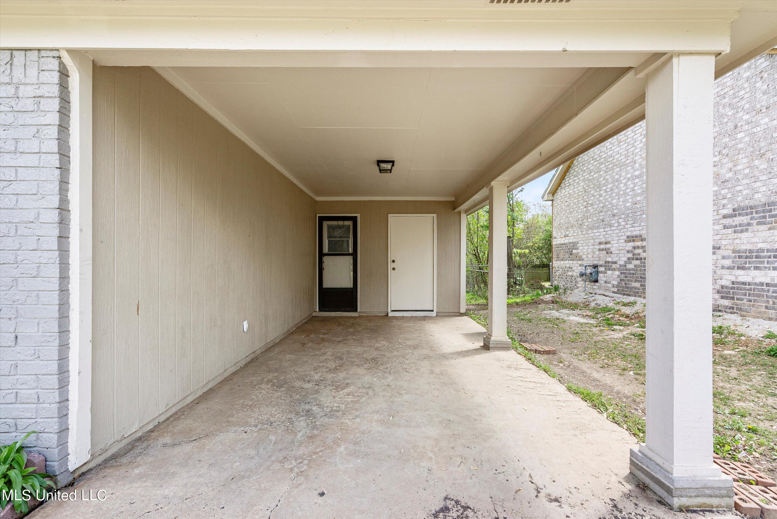 809 Old Forge Road Southaven, MS 38671 - Photo 4 of 27 Carport