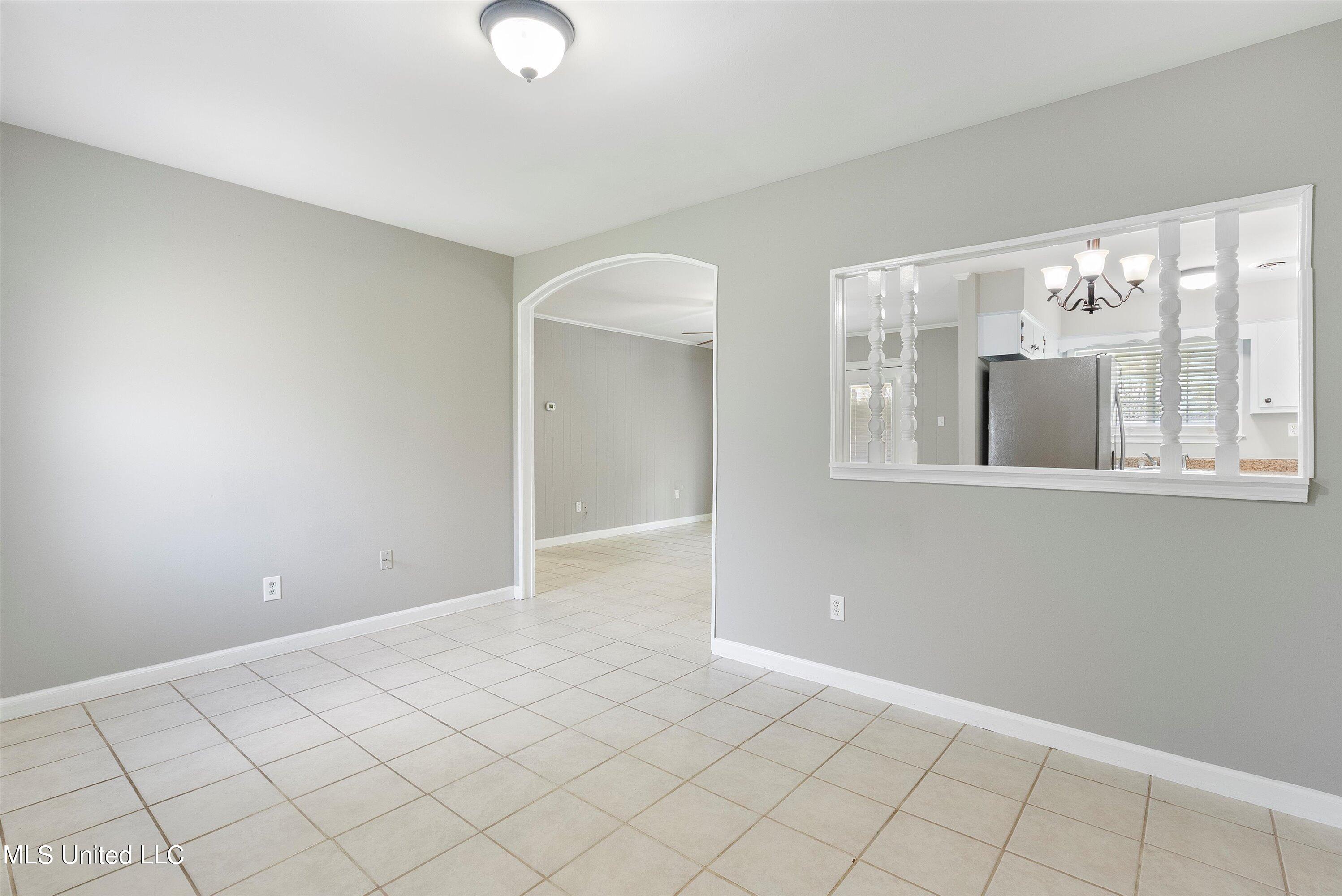 809 Old Forge Road Southaven, MS 38671 - Photo 6 of 27 Front Room