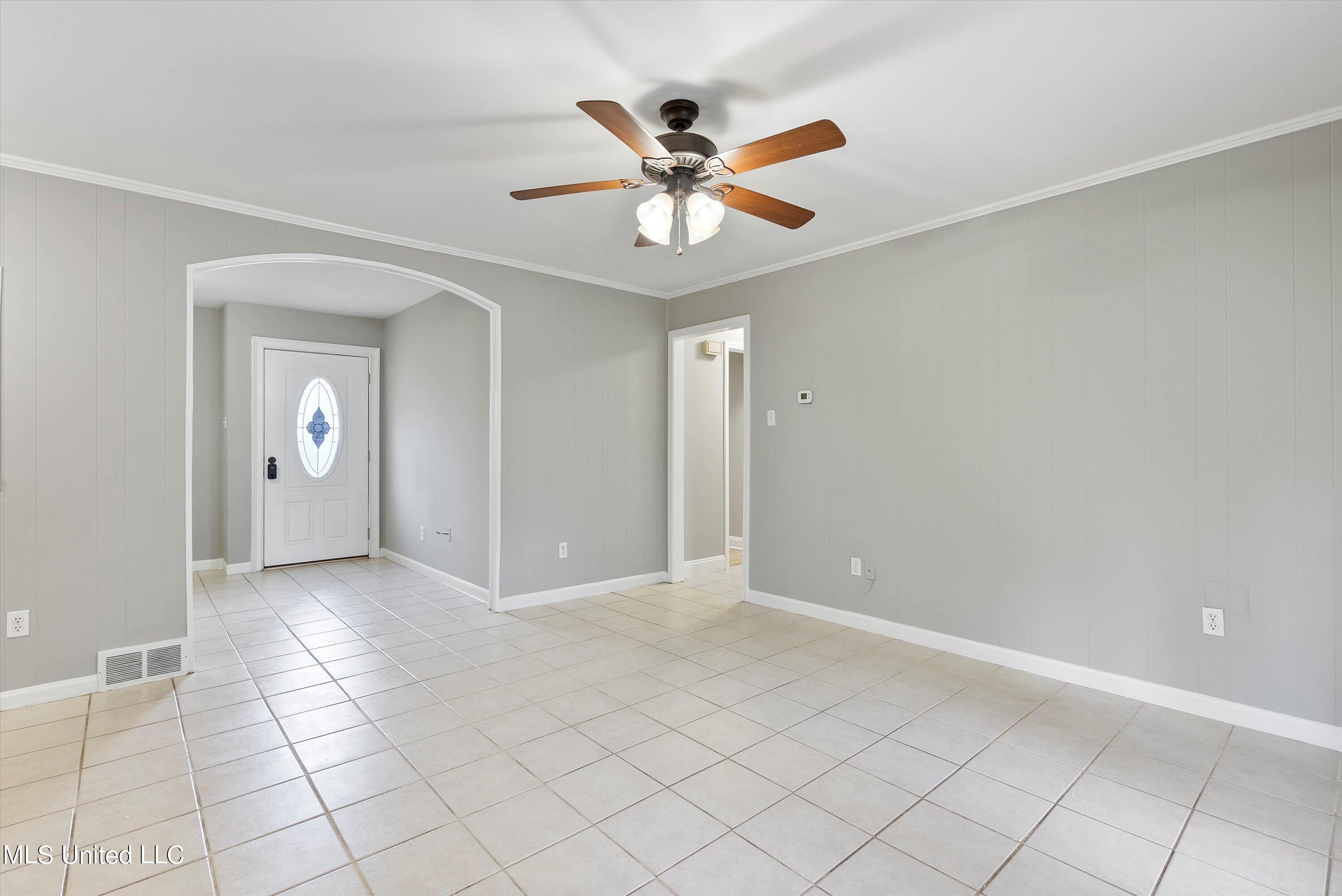 809 Old Forge Road Southaven, MS 38671 - Photo 7 of 27 Living Room