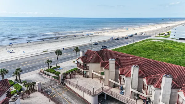 $229,999 | 7312 Seawall Boulevard, Unit 103, Galveston, TX 77551