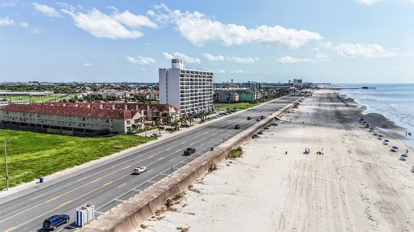 $229,999 | 7312 Seawall Boulevard, Unit 103, Galveston, TX 77551
