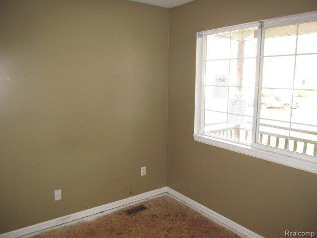 4096 Elmhurst Road Waterford, MI 48328 - Photo 20 of 25 264-018792 (3).JPG