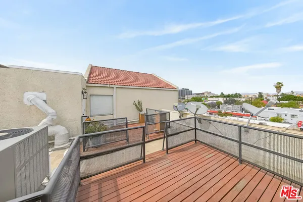 $450,000 | 1118 Valencia Street, Unit 310, Los Angeles, CA 90015