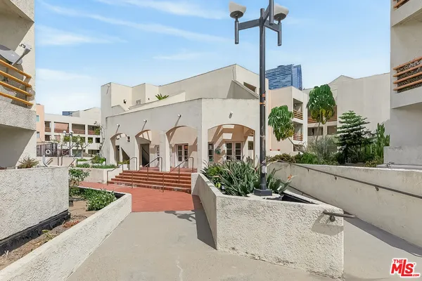 $450,000 | 1118 Valencia Street, Unit 310, Los Angeles, CA 90015