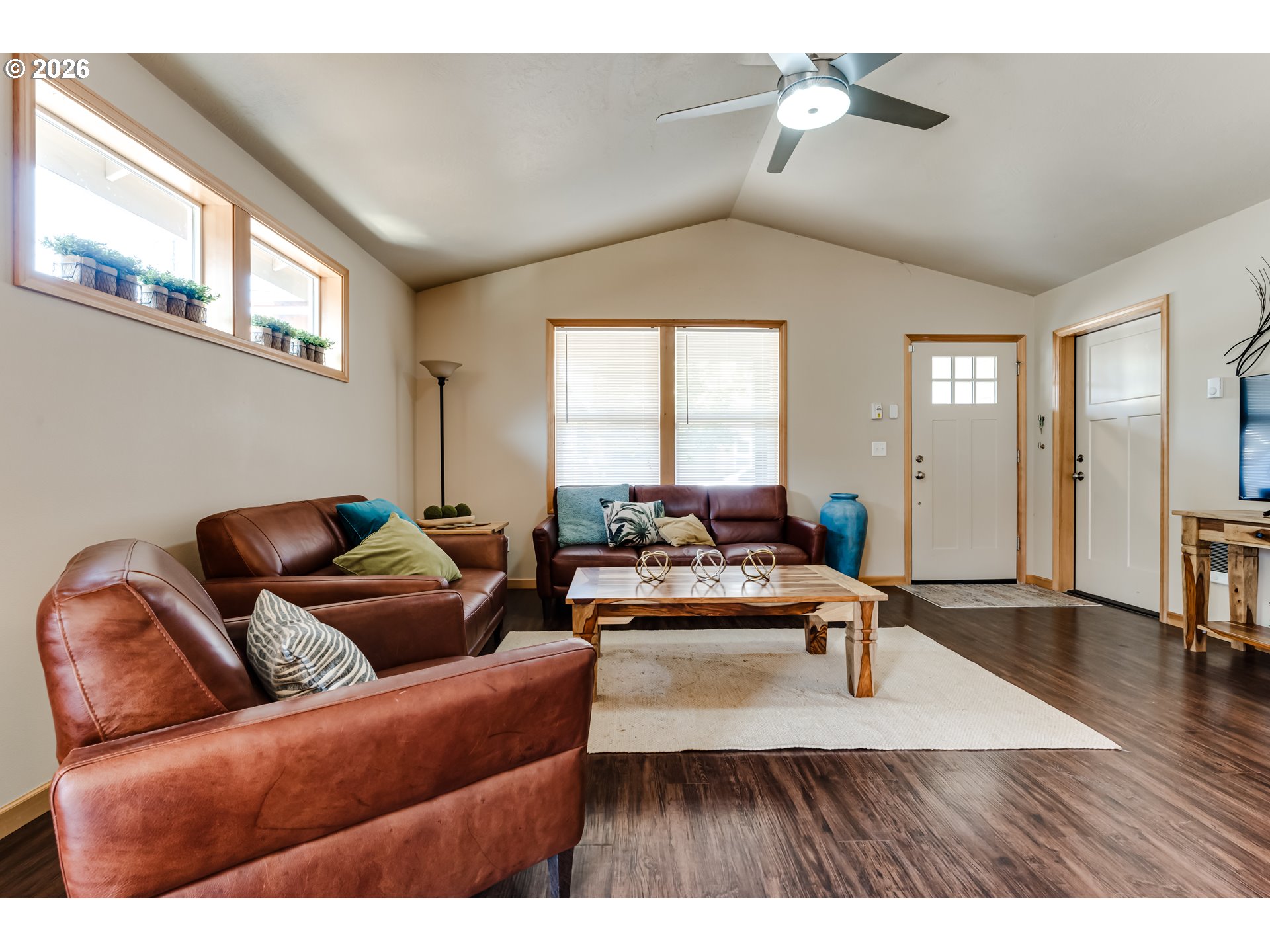 1529 Charnelton Alley Eugene, OR 97401 - Photo 7 of 35 Living Room