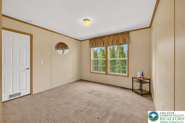 a view of empty room with window