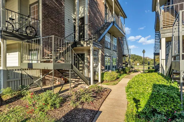 $169,900 | 5981 Arapaho Road, Unit 1307, Dallas, TX 75248