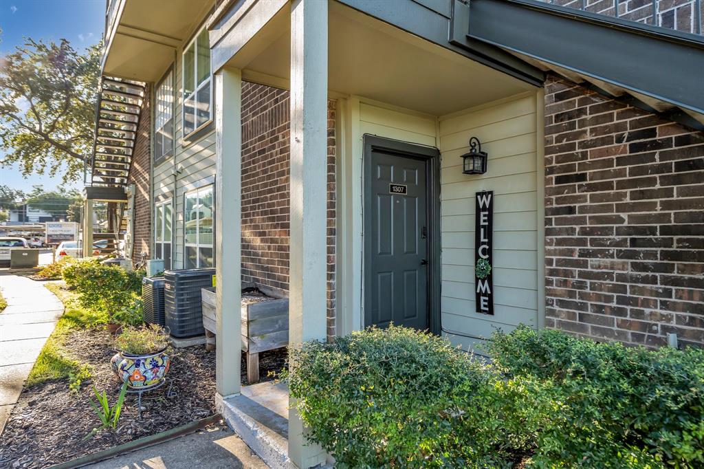5981 Arapaho Road, Unit 1307 Dallas, TX 75248 - Photo 4 of 31 a view of a brick house with a large windows