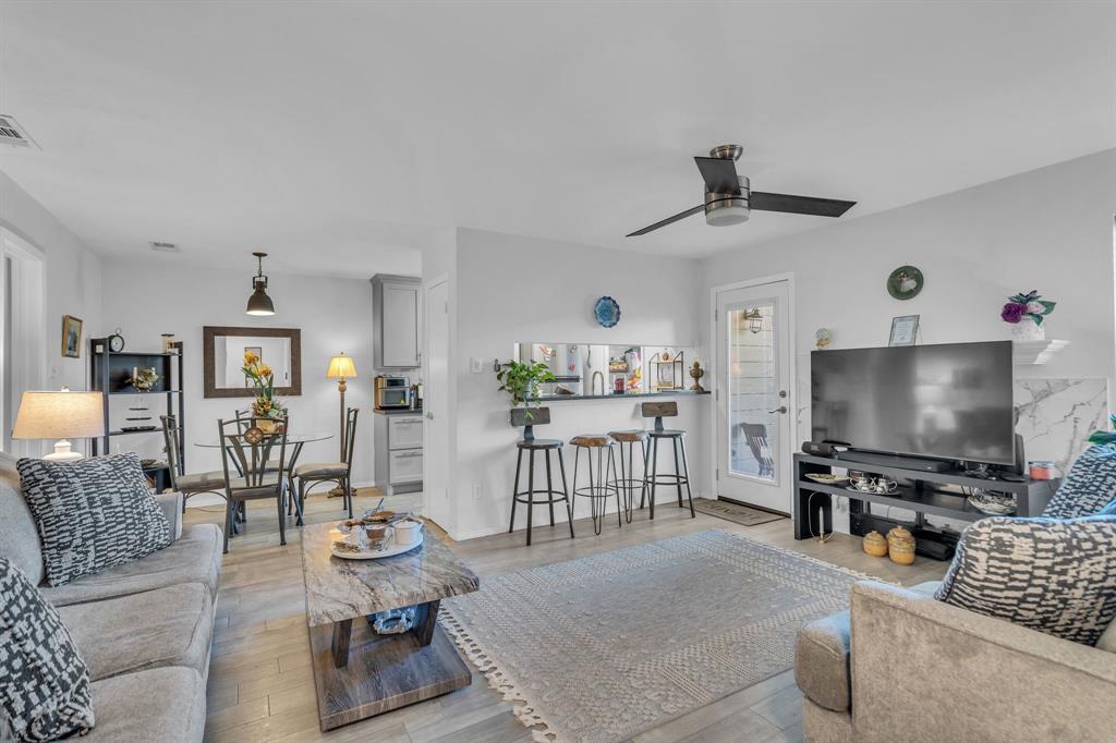5981 Arapaho Road, Unit 1307 Dallas, TX 75248 - Photo 10 of 31 a living room with furniture and a flat screen tv
