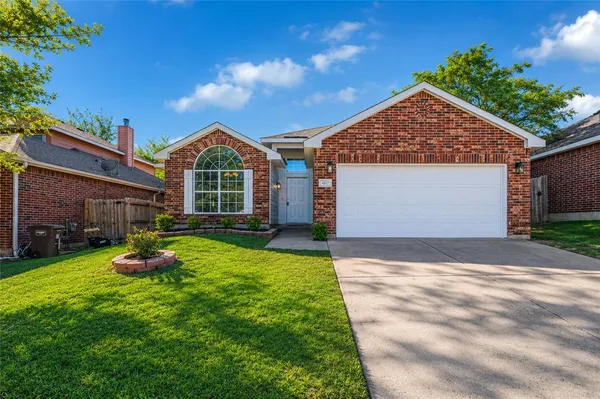 $309,900 | 4817 Barnhill Lane, Fort Worth, TX 76135