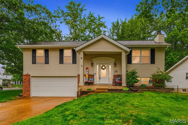 $339,000 | 1117 Windyoak Drive, Ballwin, MO 63021