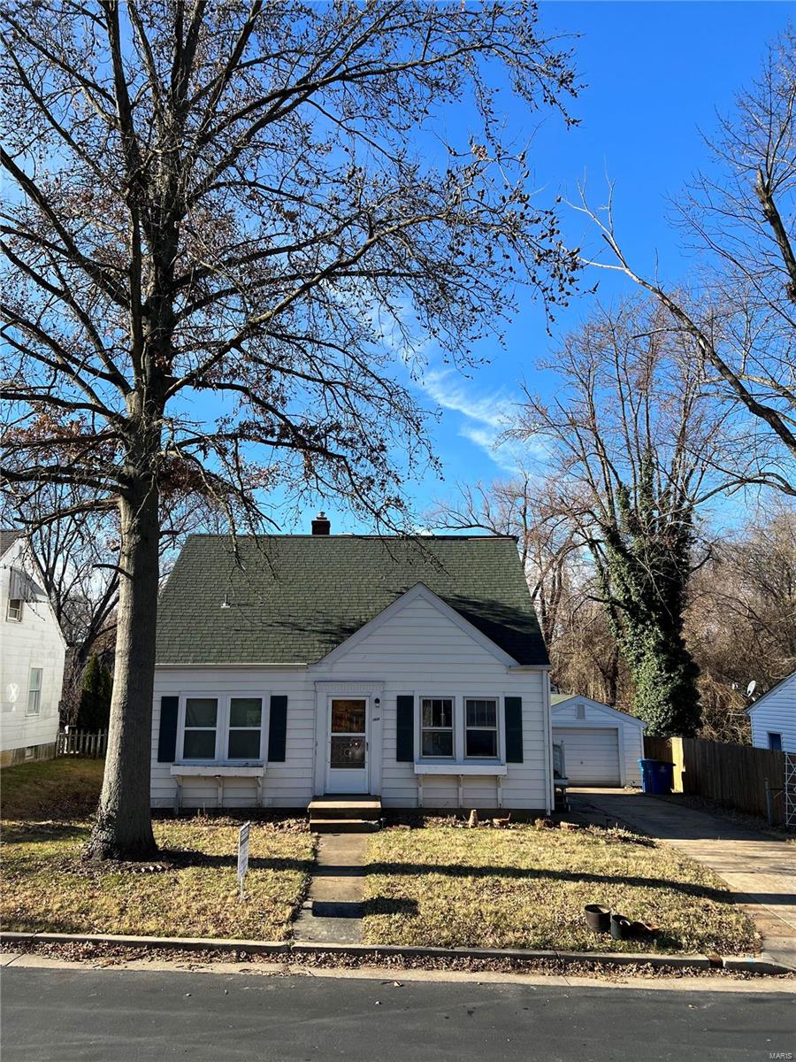 1909 Easton Place, St. Charles, MO 63301 Compass