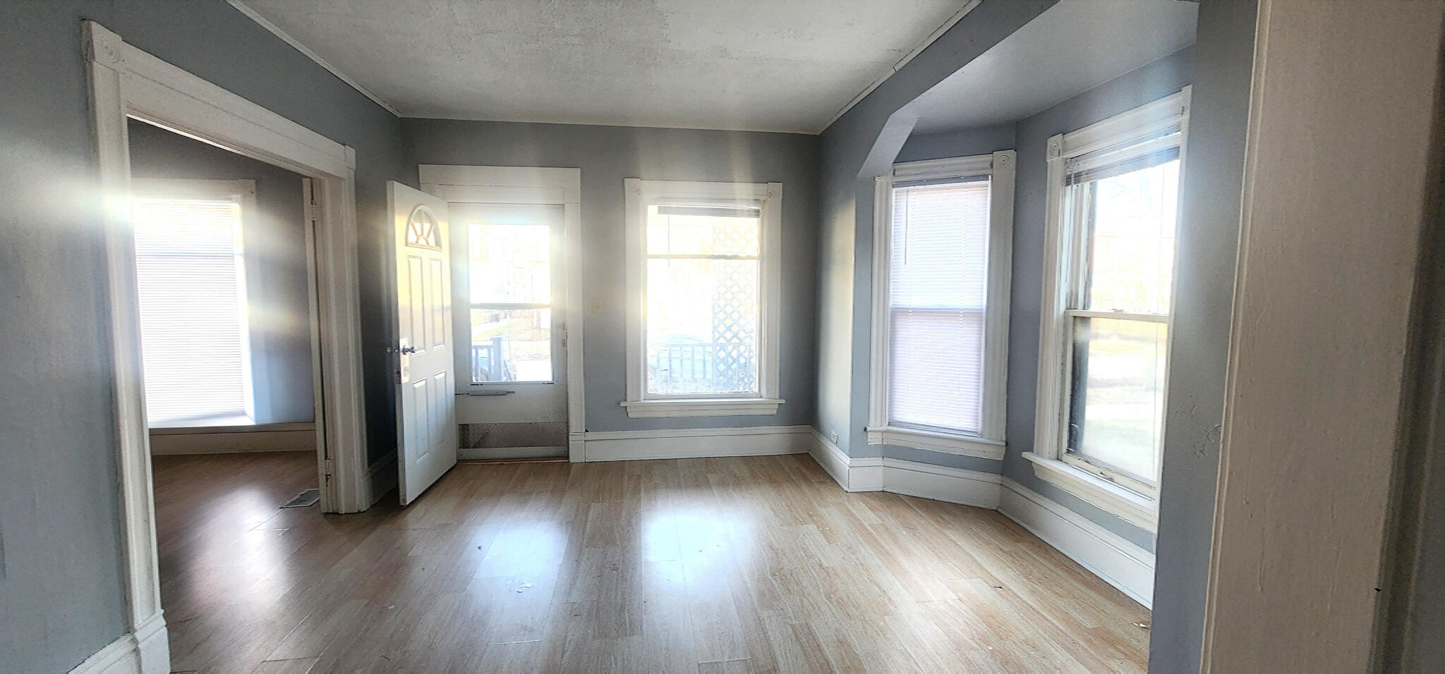 1640 Boyd Avenue Racine, WI 53405 - Photo 3 of 15 Living Room
