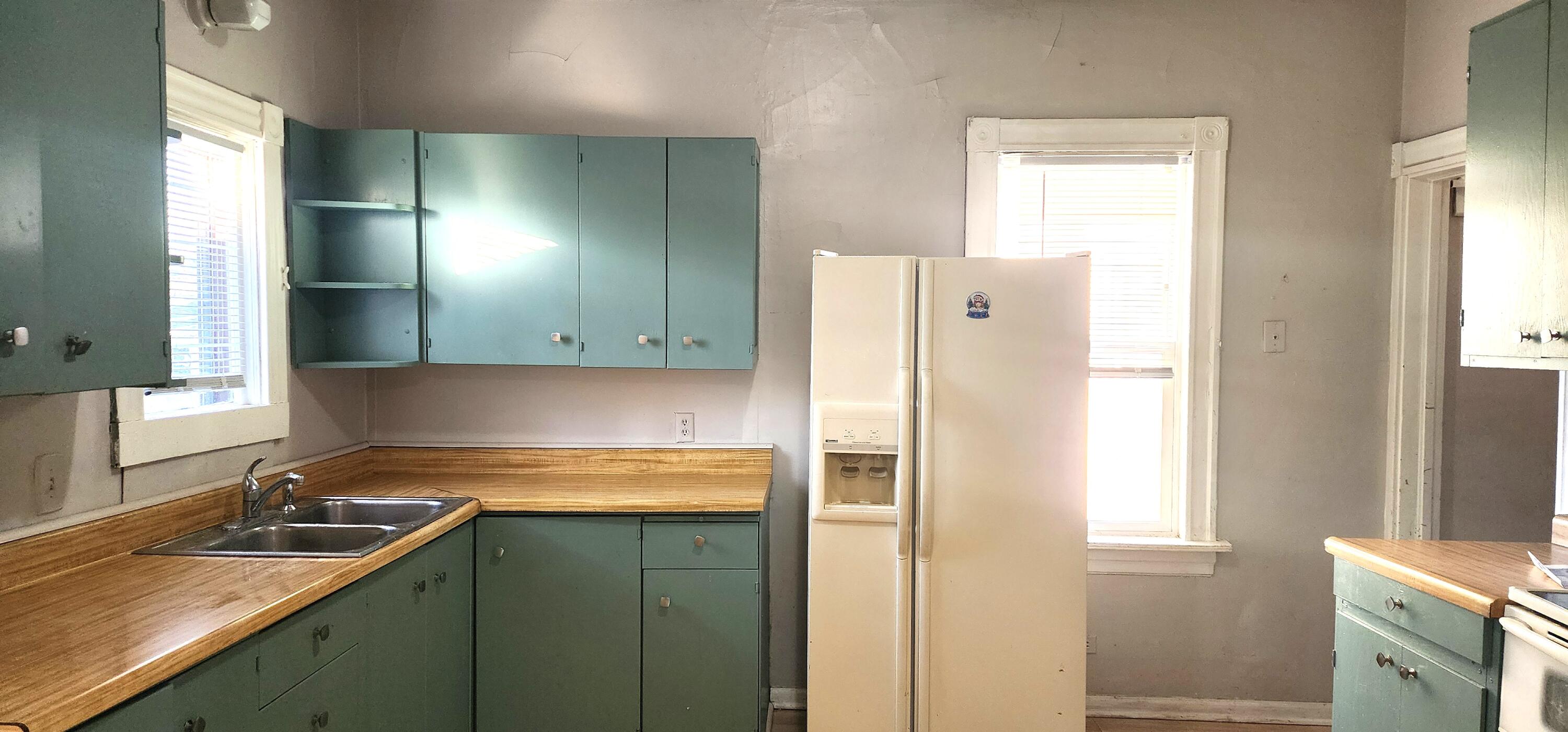 1640 Boyd Avenue Racine, WI 53405 - Photo 6 of 15 Kitchen2-Main