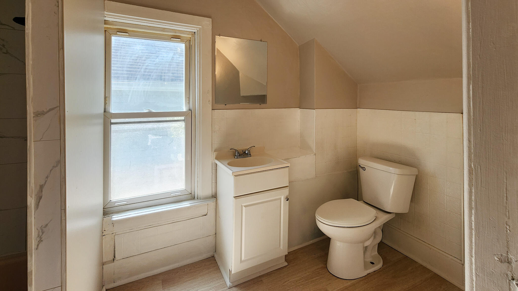 1640 Boyd Avenue Racine, WI 53405 - Photo 10 of 15 Full Bath-Upper