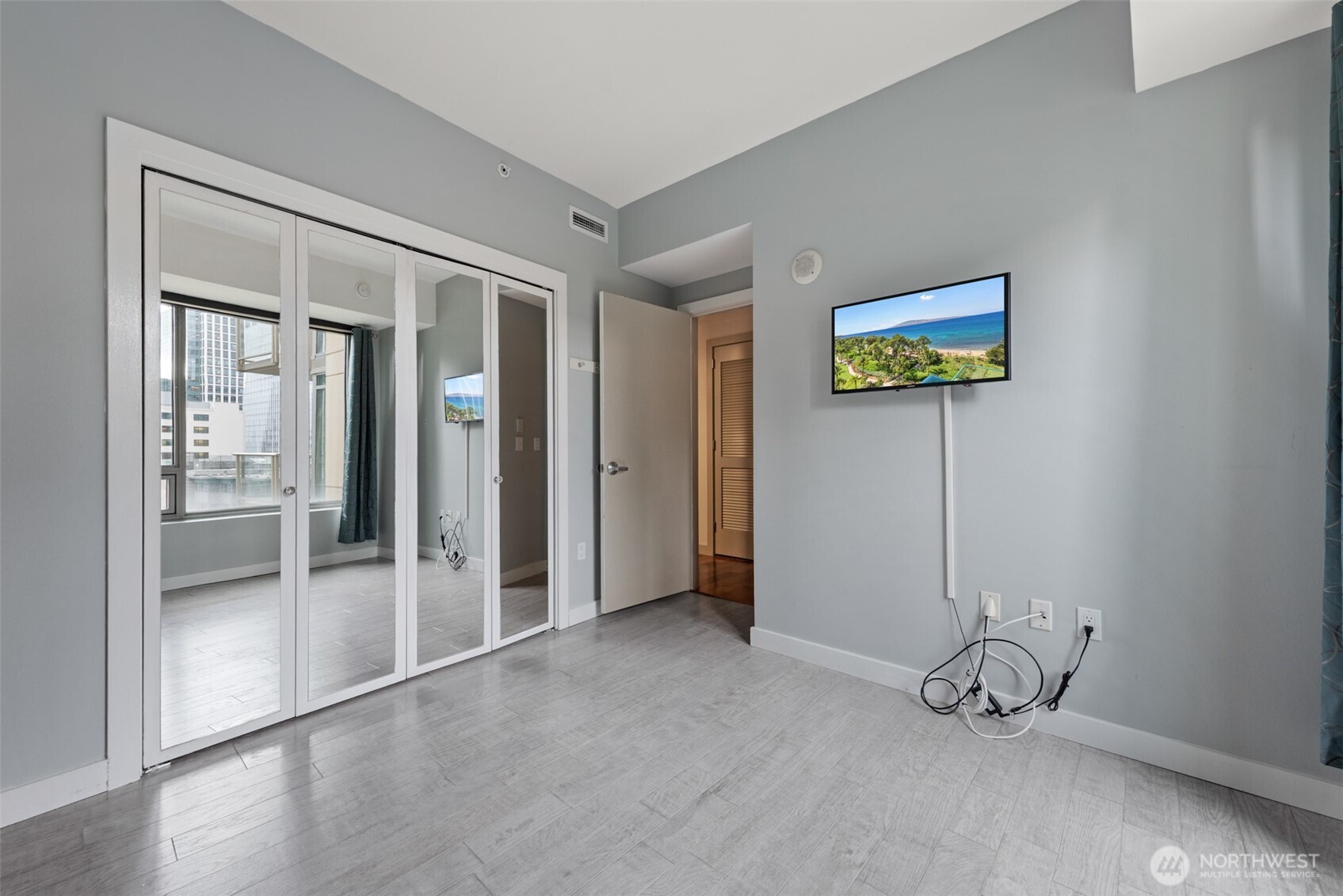 900 Lenora Street, Unit W801 Seattle, WA 98121 - Photo 14 of 36 a view of an empty room with glass door