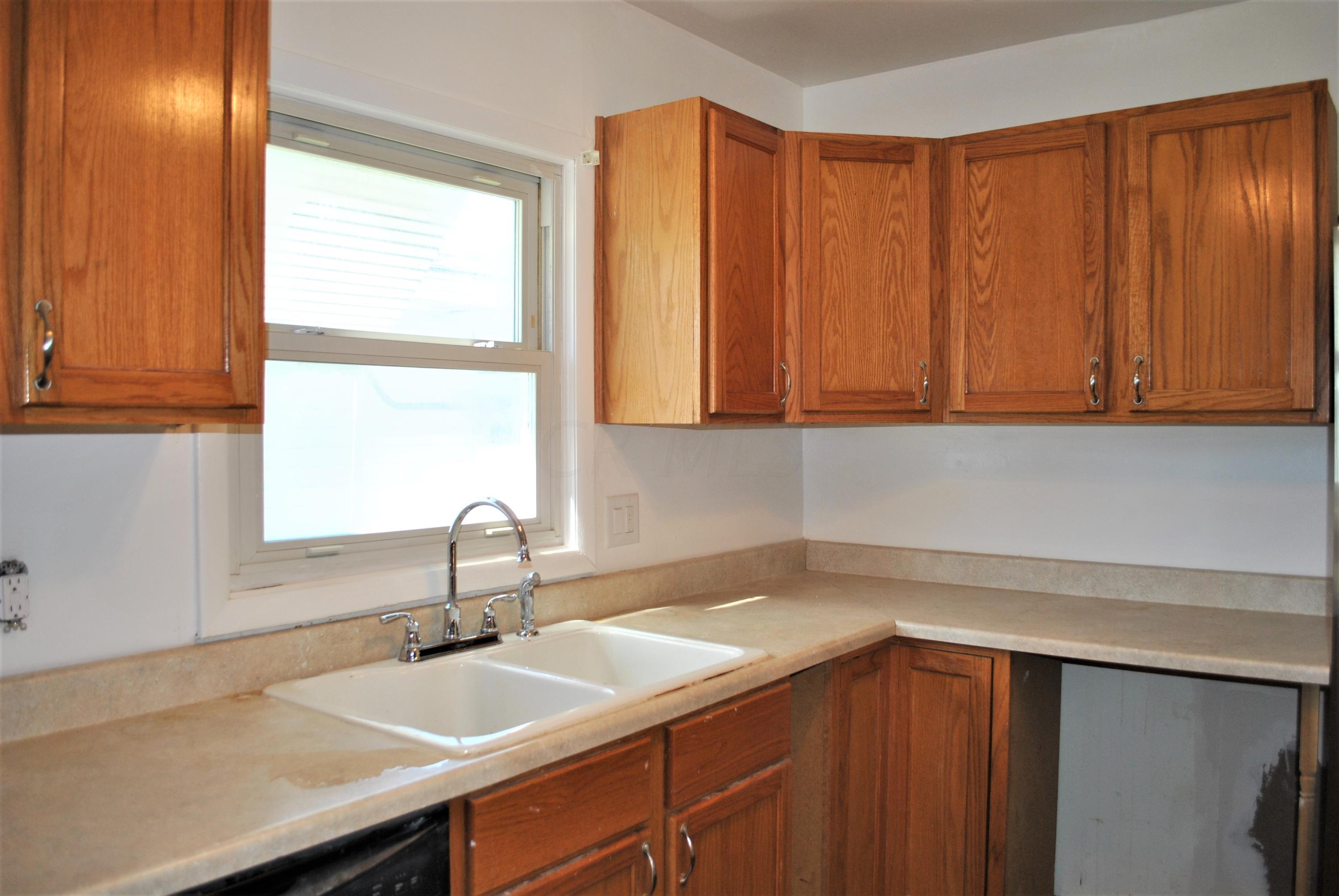 443 Ross Road Whitehall, OH 43213 - Photo 5 of 23
