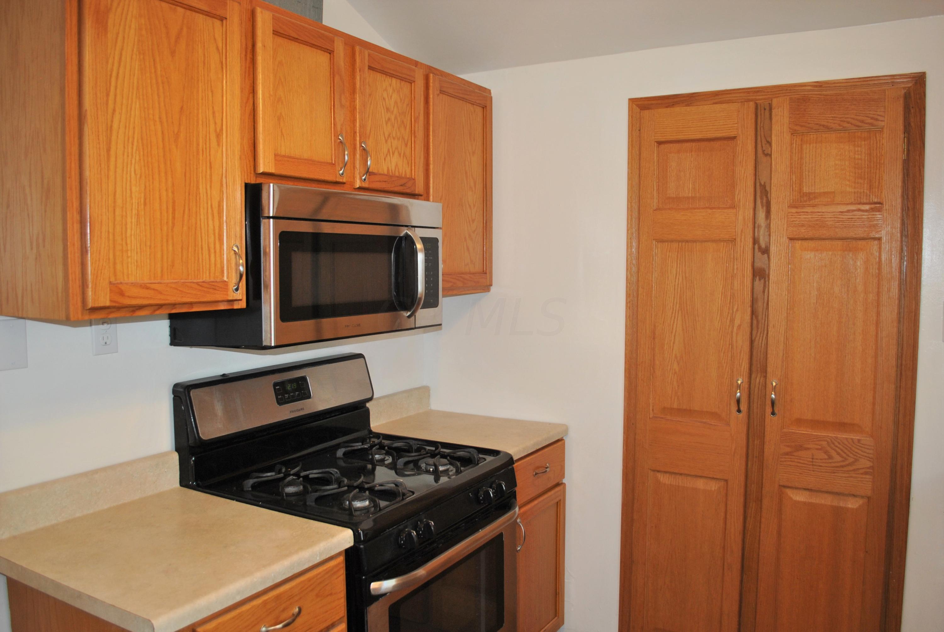 443 Ross Road Whitehall, OH 43213 - Photo 6 of 23
