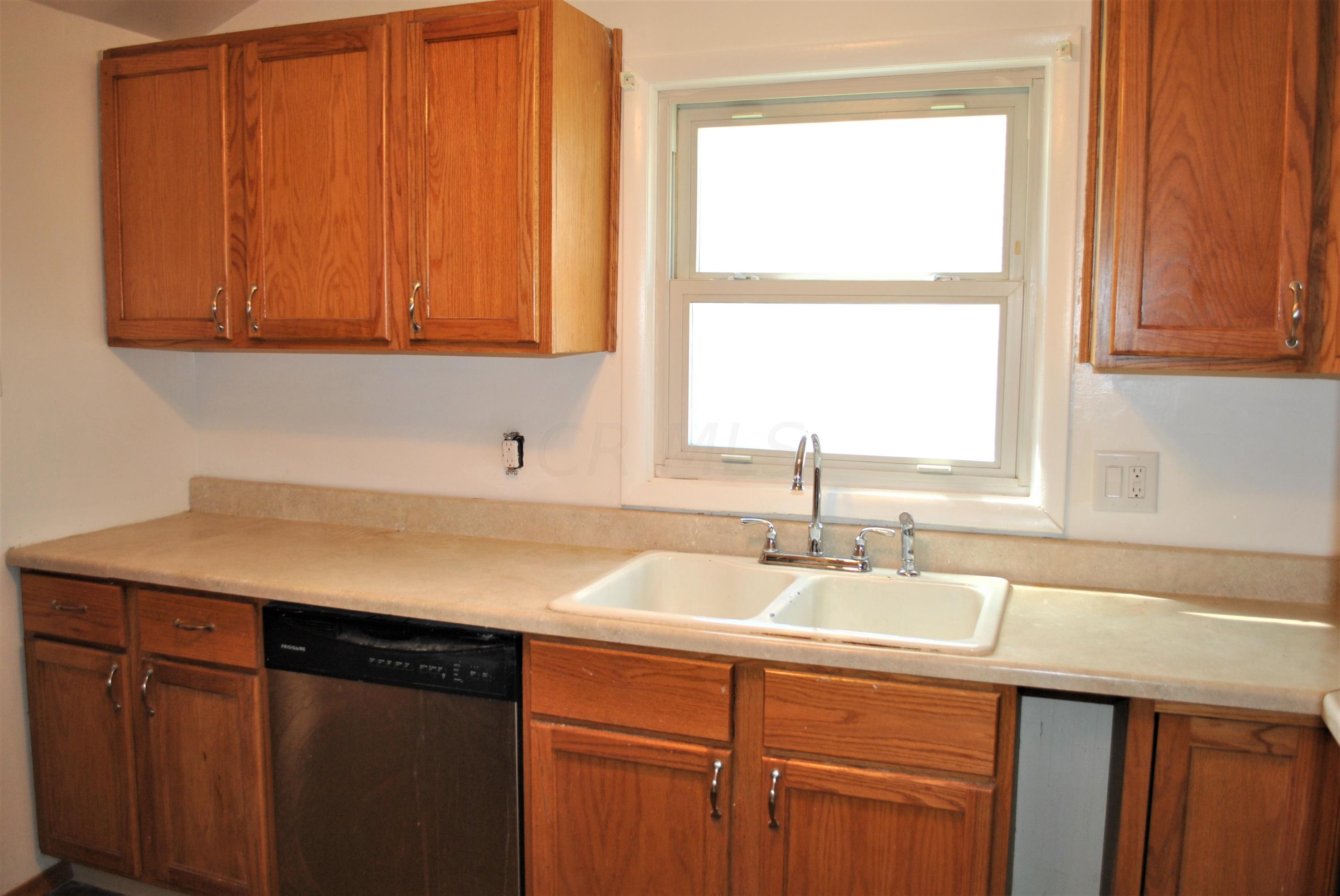 443 Ross Road Whitehall, OH 43213 - Photo 7 of 23