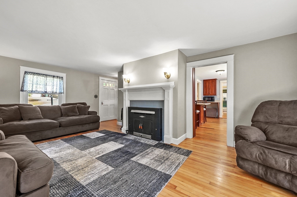 48 Appleton Road Auburn, MA 01501 - Photo 5 of 31 Gallery Image 5