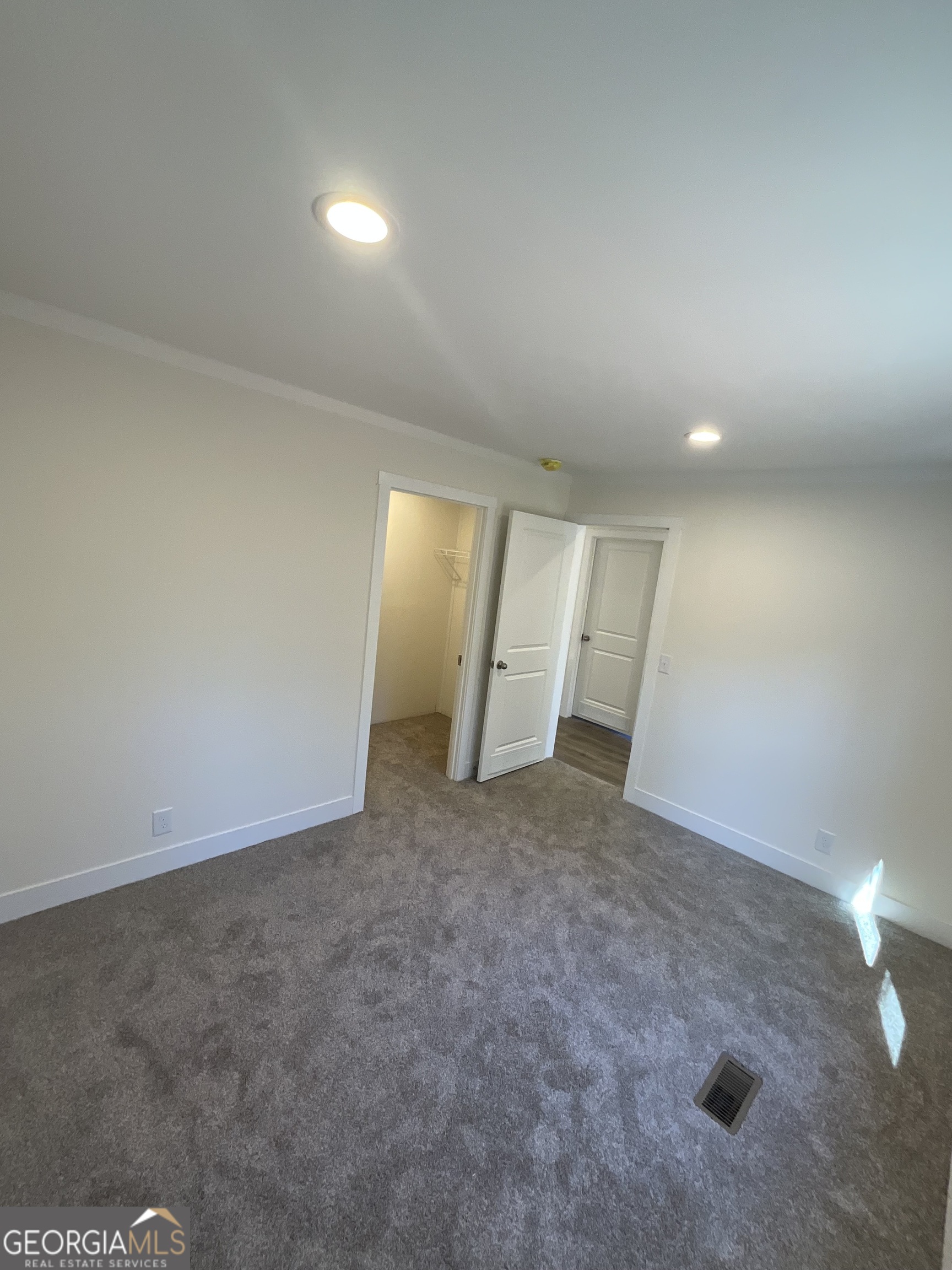 543 Hall Road Franklin, GA 30217 - Photo 44 of 50 an empty room with an entryway