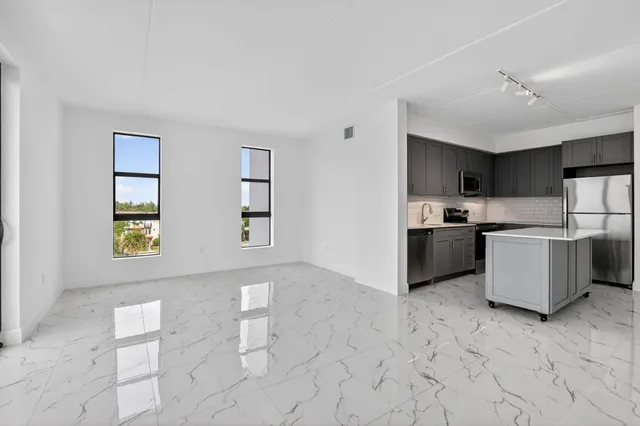 $3,900 | 350 West Hidden Valley Boulevard, Unit 104, Boca Raton, FL 33487