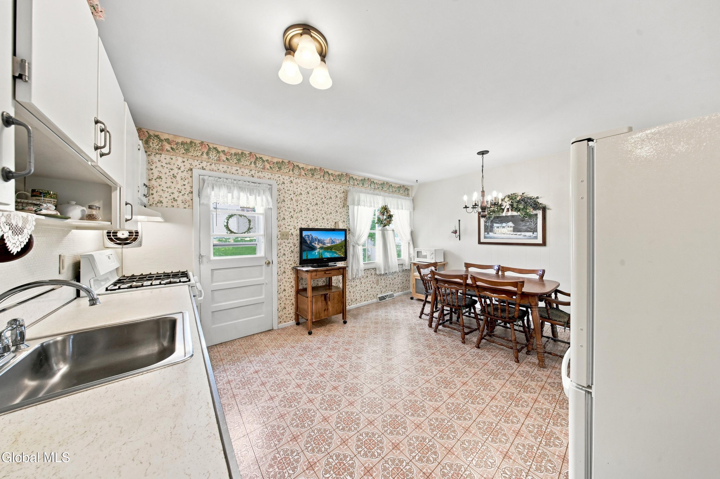 2 O'neil Street Troy, NY 12180 - Photo 10 of 34 10