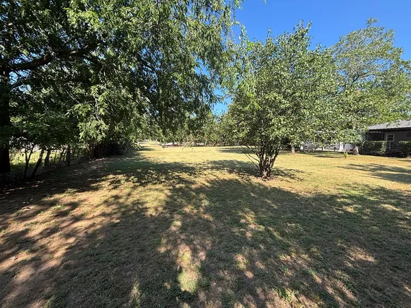 $2,000 | 603 Fulton Street, Fredericksburg, TX 78624