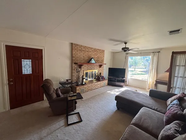 $2,000 | 603 Fulton Street, Fredericksburg, TX 78624