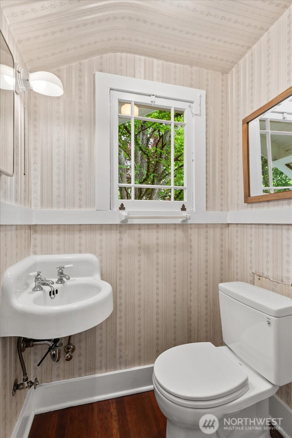 18608 101st Avenue Northeast Bothell, WA 98011 - Photo 18 of 39