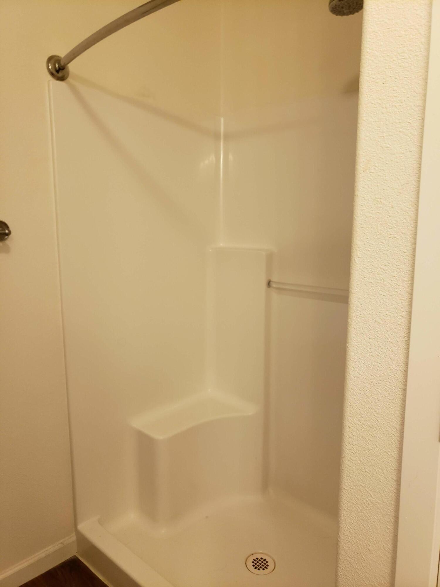 235 Griffin Road Grants Pass, OR 97527 - Photo 14 of 23 235 Griffin Master Shower