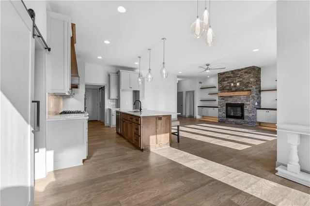 $599,950 | 2704 Northeast Amanda Lane, Blue Springs, MO 64029