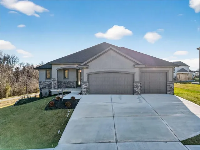 $599,950 | 2704 Northeast Amanda Lane, Blue Springs, MO 64029