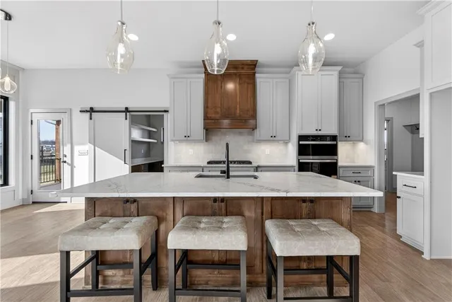 $599,950 | 2704 Northeast Amanda Lane, Blue Springs, MO 64029