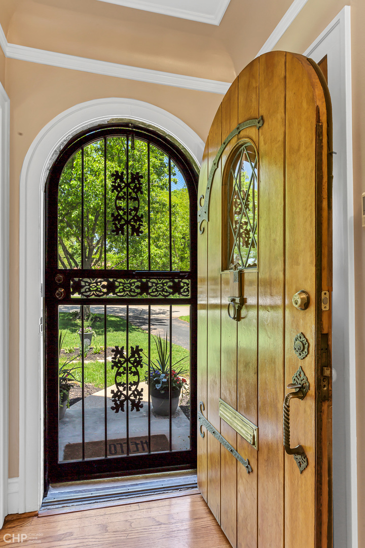 297 Scottswood Road Riverside, IL 60546 - Photo 4 of 29 a very nice looking sliding door