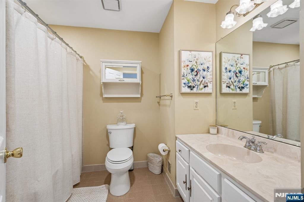 4 Holyoke Road Wayne, NJ 07470 - Photo 37 of 50