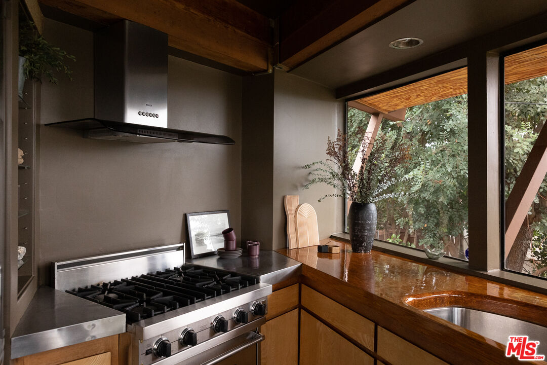2538 Sundown Drive Los Angeles, CA 90065 - Photo 14 of 27 a kitchen with a stove and a wooden floor