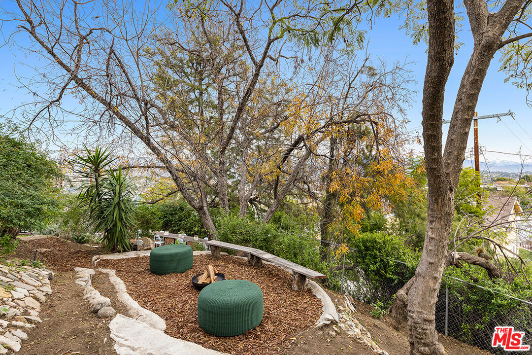 2538 Sundown Drive Los Angeles, CA 90065 - Photo 23 of 27 a view of a backyard with sitting area