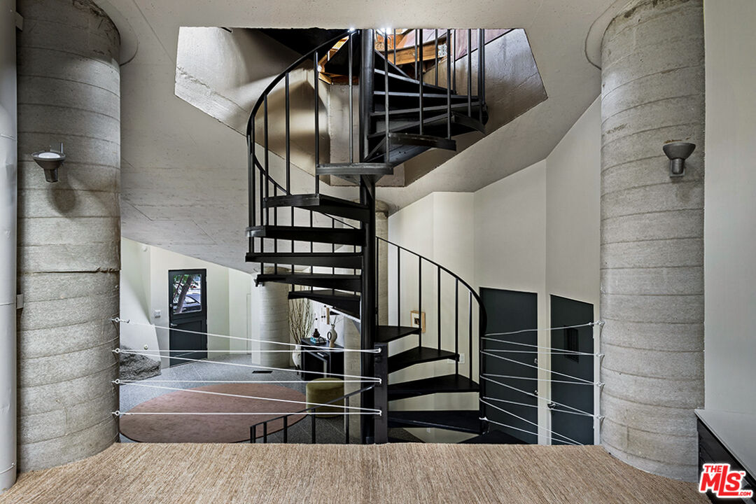 2538 Sundown Drive Los Angeles, CA 90065 - Photo 8 of 27 a view of entryway and hall