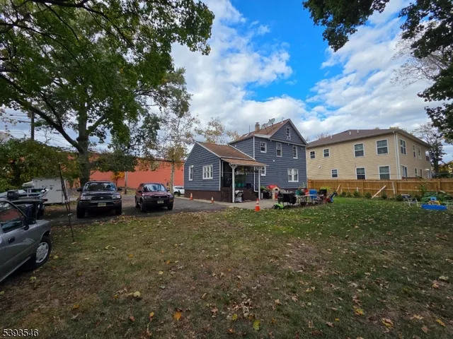 a view of a car in front of house