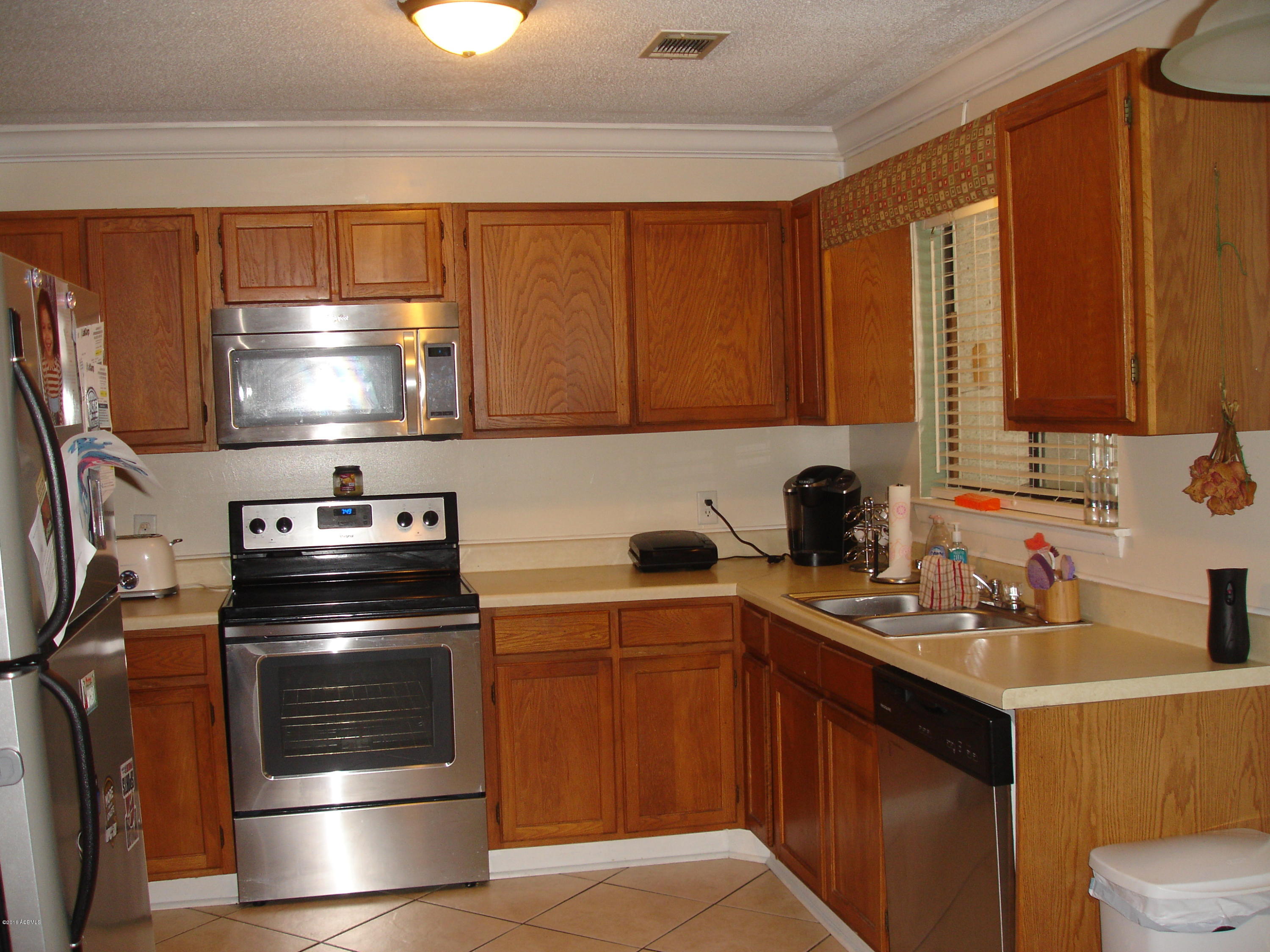 679 Sams Point Road Beaufort, SC 29907 - Photo 3 of 22 003