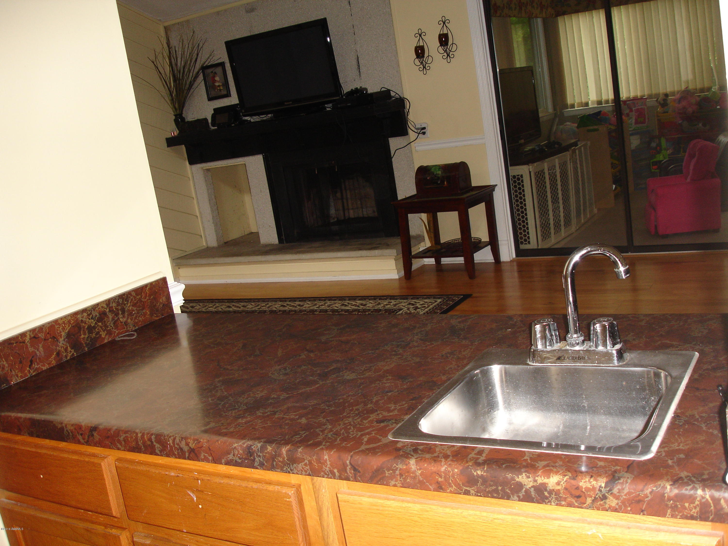 679 Sams Point Road Beaufort, SC 29907 - Photo 8 of 22 Wet Bar