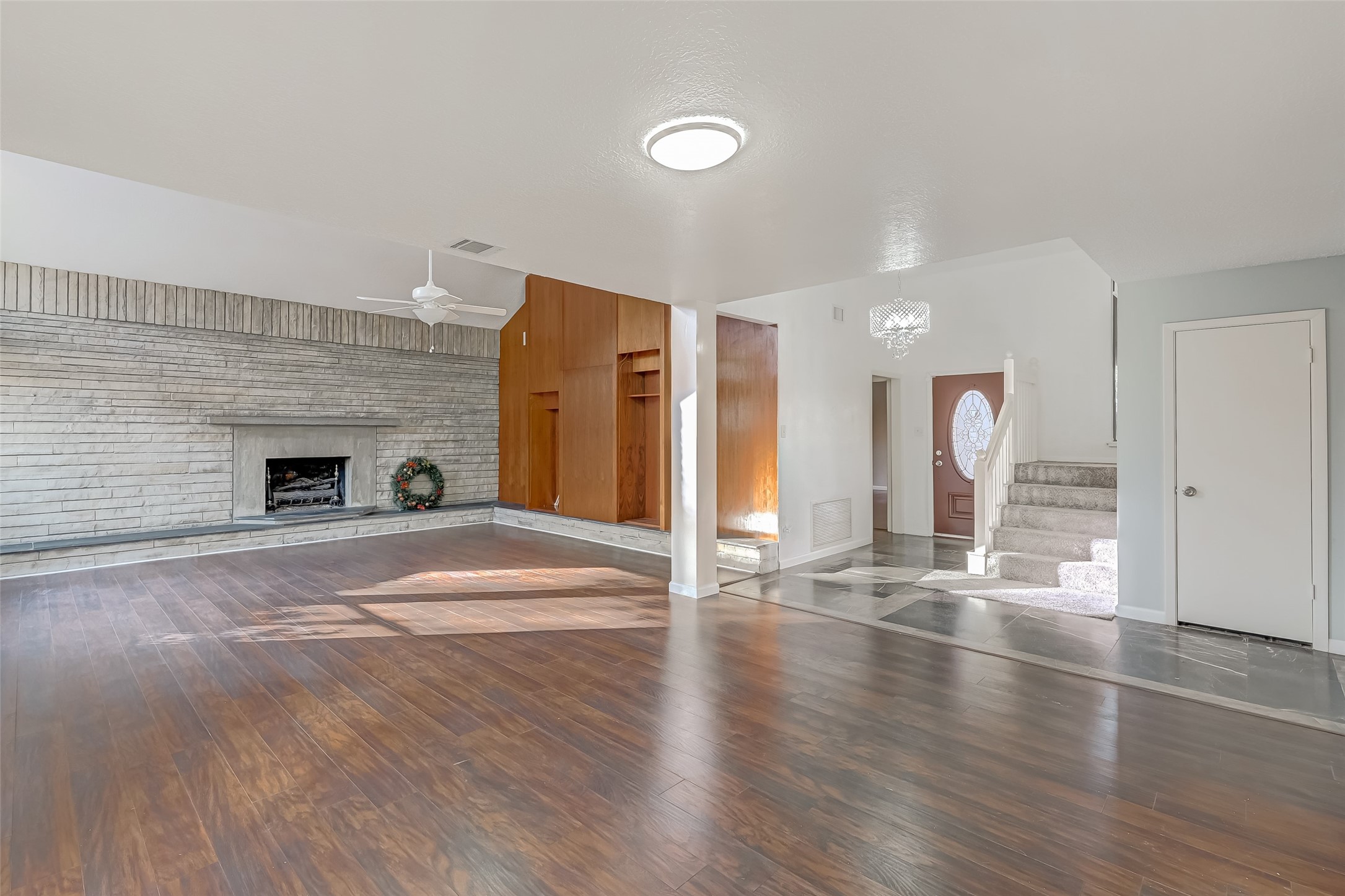 2107 Shadowbriar Drive Houston, TX 77077 - Photo 5 of 26