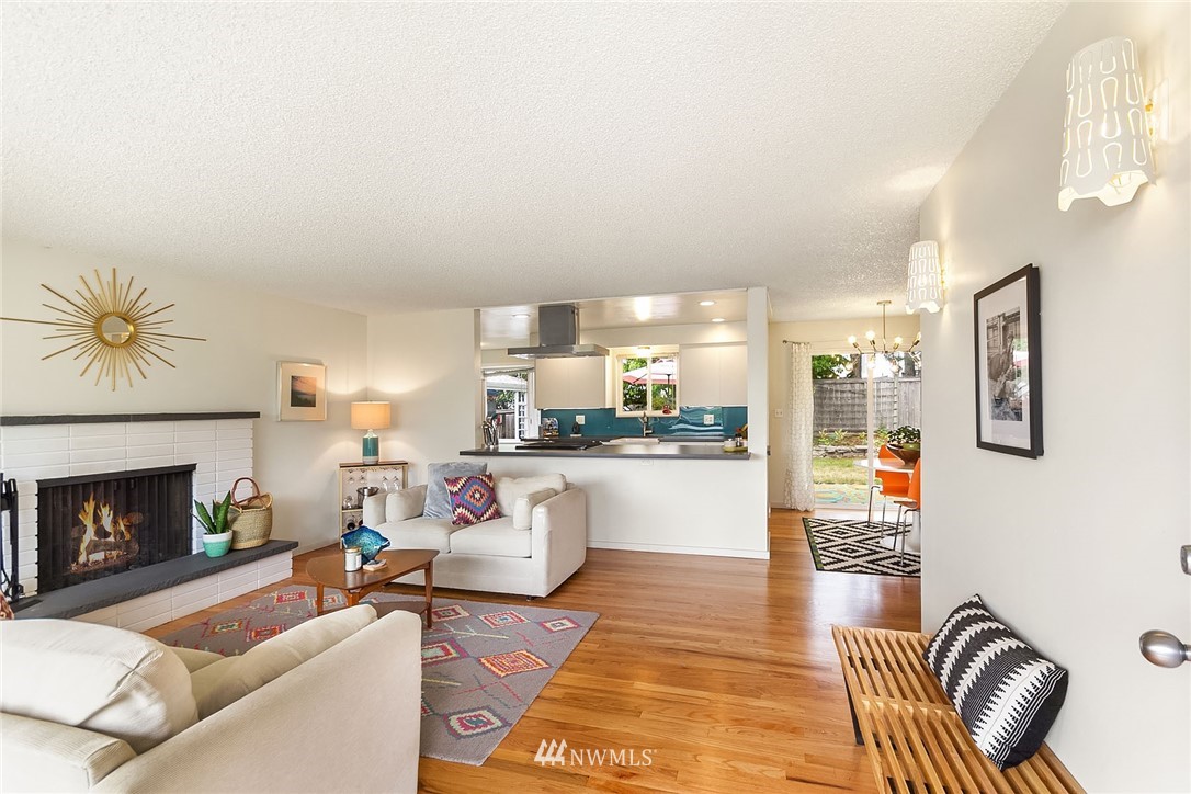 3306 Northeast 11th Place Renton, WA 98056 - Photo 4 of 16