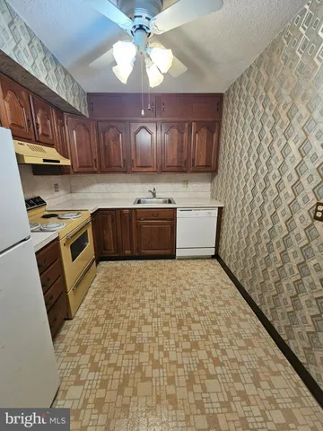 $269,000 | 666 West Germantown Pike, Unit 1311, Plymouth Meeting, PA 19462