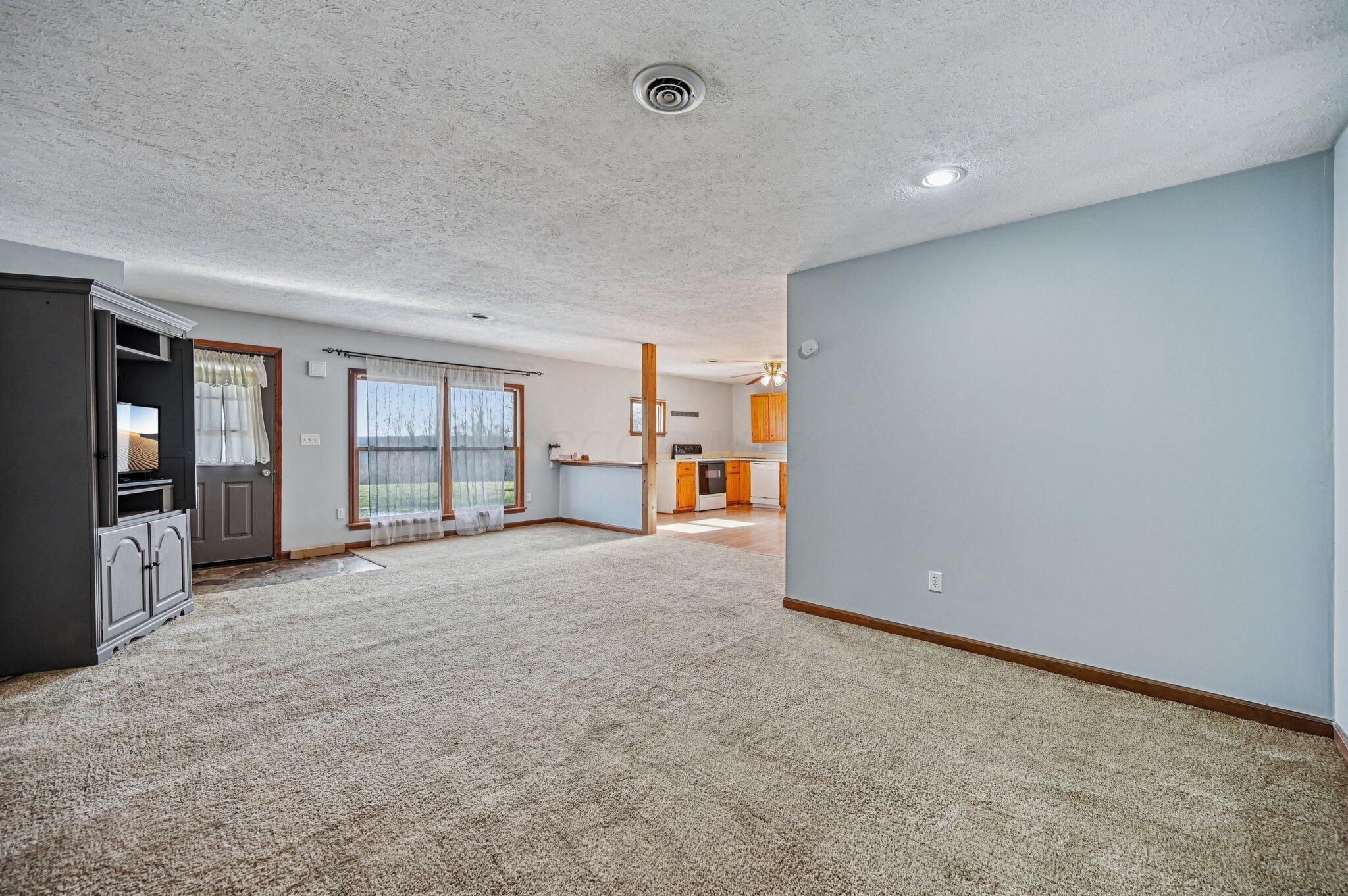 3100 Durant Road Zanesville, OH 43701 - Photo 8 of 48 Living Room