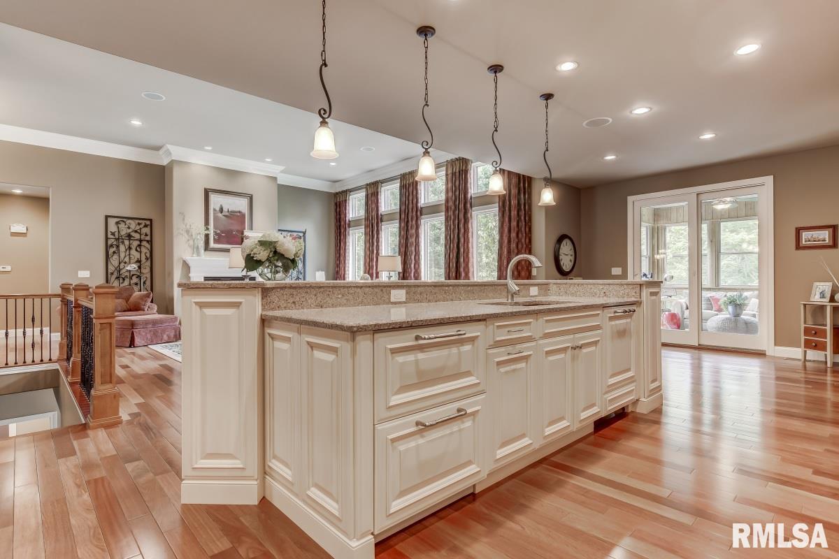 1240 Churchill Road Springfield, IL 62702 - Photo 8 of 36