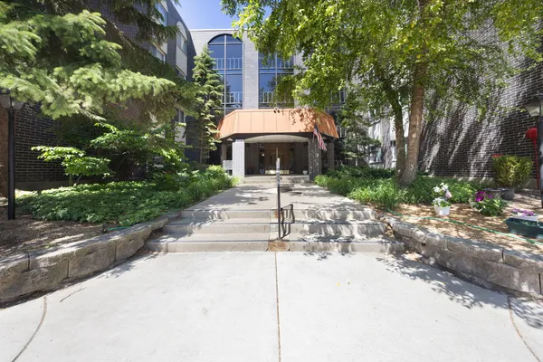 $329,900 | 9530 Lamon Avenue, Unit 401, Skokie, IL 60077