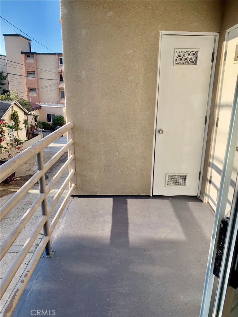 707 West 4th Street, Unit 7 Long Beach, CA 90802 - Photo 14 of 15 Patio with Laundry
